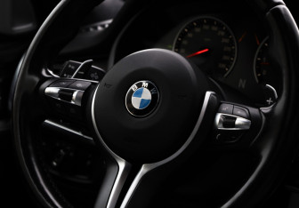 Подержанный автомобиль BMW X5 M 2017 года (17 фото)