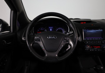 Подержанный автомобиль Kia Cerato Sedan 2013 года (10 фото)