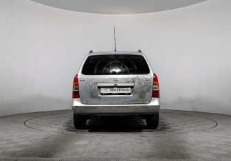 Подержанный автомобиль Opel Astra Sedan 2002 года (6 фото)