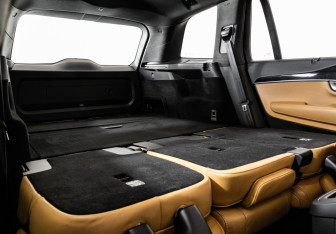 Подержанный автомобиль Volvo XC90 2018 года (23 фото)