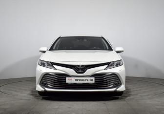 Подержанный автомобиль Toyota Camry Sedan 2018 года (2 фото)