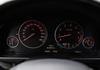 Подержанный автомобиль BMW X5 2015 года (14 фото)