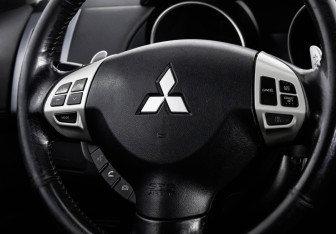 Подержанный автомобиль Mitsubishi Outlander 2010 года (12 фото)