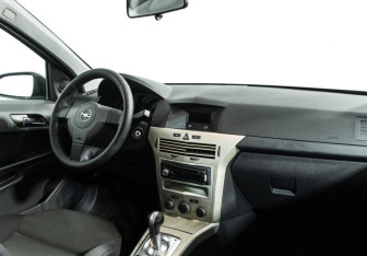 Подержанный автомобиль Opel Astra Hatchback 2007 года (9 фото)