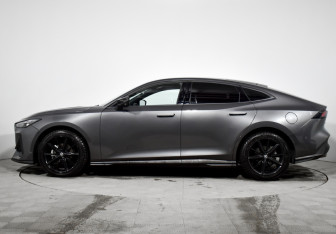 Подержанный автомобиль Changan UNI-V 2023 года (8 фото)