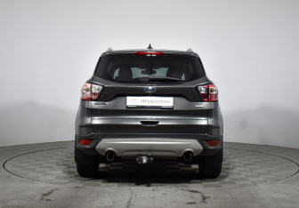Подержанный автомобиль Ford Kuga 2017 года (6 фото)