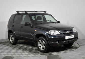 Подержанный автомобиль Chevrolet Niva 2017 года (3 фото)