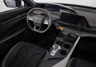 Подержанный автомобиль Changan UNI-V 2024 года (8 фото)