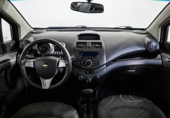 Подержанный автомобиль Chevrolet Spark 2012 года (9 фото)