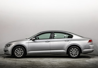 Подержанный автомобиль Volkswagen Passat Sedan 2015 года (8 фото)