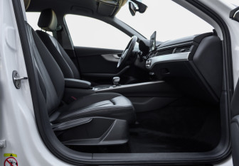 Подержанный автомобиль Audi A4 Sedan 2020 года (26 фото)