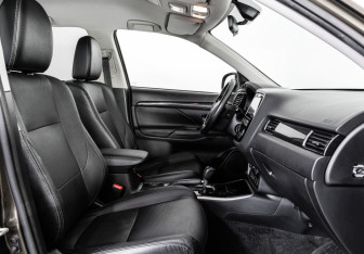 Подержанный автомобиль Mitsubishi Outlander 2018 года (20 фото)