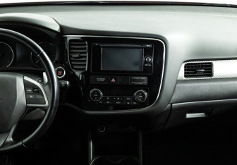 Подержанный автомобиль Mitsubishi Outlander 2014 года (14 фото)