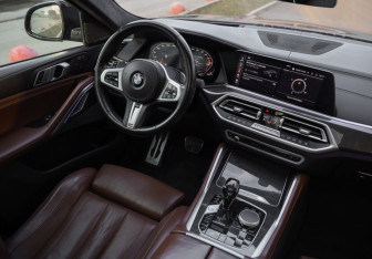 Подержанный автомобиль BMW X6 2020 года (13 фото)