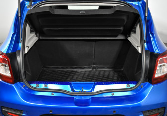 Подержанный автомобиль Renault Sandero 2018 года (18 фото)