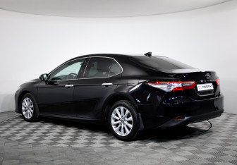 Подержанный автомобиль Toyota Camry Sedan 2021 года (5 фото)