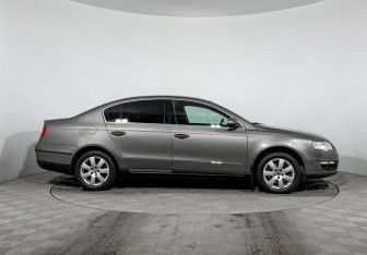 Подержанный автомобиль Volkswagen Passat Sedan 2006 года (4 фото)
