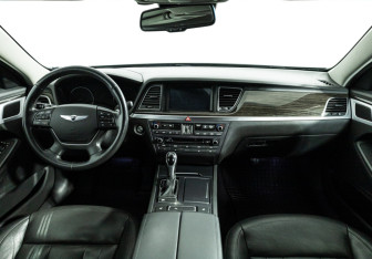 Подержанный автомобиль Hyundai Genesis 2015 года (13 фото)