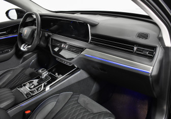 Подержанный автомобиль Hongqi HS5 2024 года (12 фото)