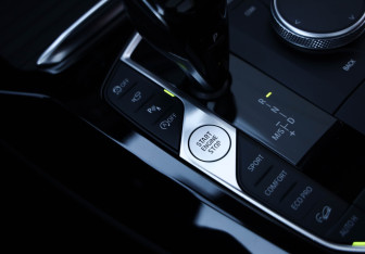 Подержанный автомобиль BMW X3 2024 года (19 фото)