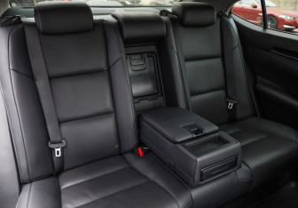 Подержанный автомобиль Lexus ES 2016 года (29 фото)