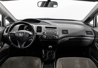 Подержанный автомобиль Honda Civic Sedan 2008 года (10 фото)