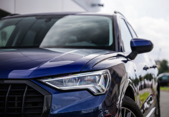 Подержанный автомобиль Audi Q3 2021 года (2 фото)
