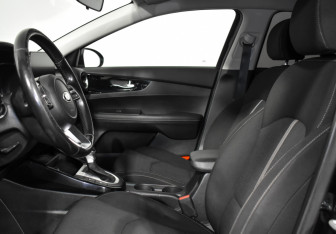 Подержанный автомобиль Kia Cerato Sedan 2021 года (10 фото)