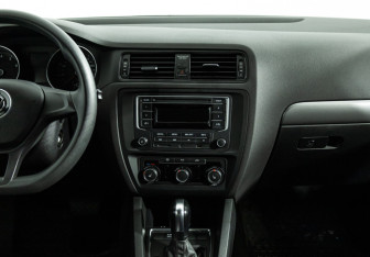 Подержанный автомобиль Volkswagen Jetta Sedan 2015 года (14 фото)