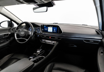 Подержанный автомобиль Hyundai Sonata 2020 года (12 фото)