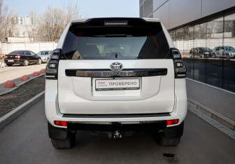 Подержанный автомобиль Toyota Land Cruiser Prado 2014 года (5 фото)