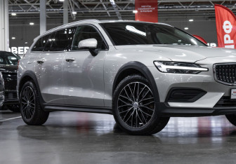 Подержанный автомобиль Volvo V60 Cross Country 2020 года (6 фото)
