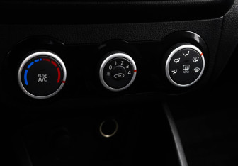 Подержанный автомобиль Kia Rio Sedan 2015 года (11 фото)