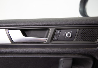 Подержанный автомобиль Volkswagen Touareg 2012 года (20 фото)