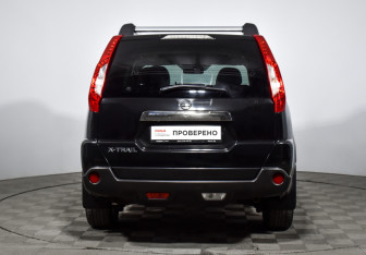 Подержанный автомобиль Nissan X-Trail 2012 года (6 фото)