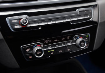 Подержанный автомобиль BMW X1 2019 года (16 фото)