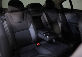 Подержанный автомобиль Volvo S60 2014 года (24 фото)