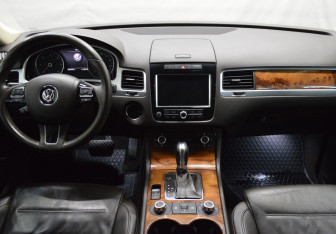 Подержанный автомобиль Volkswagen Touareg 2011 года (13 фото)
