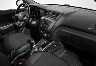 Подержанный автомобиль Kia Rio Sedan 2015 года (13 фото)
