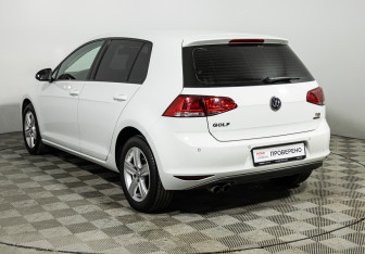 Подержанный автомобиль Volkswagen Golf Hatchback 2013 года (7 фото)