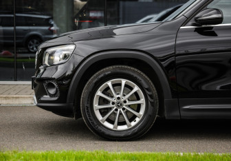 Подержанный автомобиль Mercedes-Benz GLB 2020 года (10 фото)