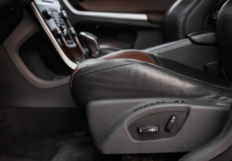 Подержанный автомобиль Volvo XC60 2013 года (23 фото)