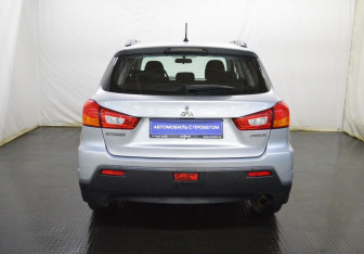 Подержанный автомобиль Mitsubishi ASX 2010 года (6 фото)