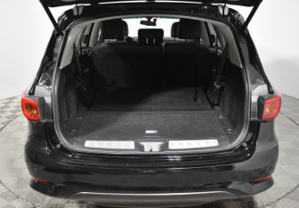 Подержанный автомобиль Infiniti QX60 2018 года (26 фото)