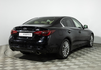Подержанный автомобиль Infiniti Q50 2017 года (5 фото)