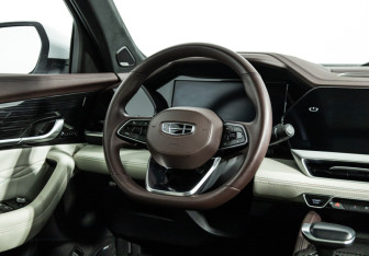 Подержанный автомобиль Geely Monjaro 2023 года (26 фото)