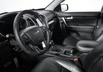 Подержанный автомобиль Kia Sorento 2016 года (9 фото)
