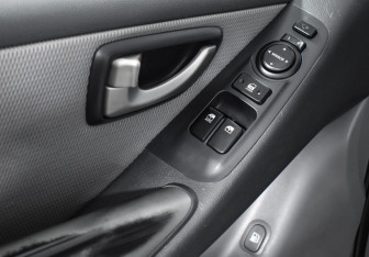 Подержанный автомобиль Hyundai Grand Starex 2010 года (10 фото)