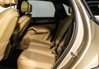 Подержанный автомобиль Porsche Cayenne 2019 года (10 фото)