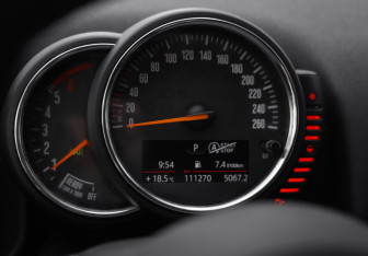 Подержанный автомобиль MINI Countryman 2017 года (17 фото)